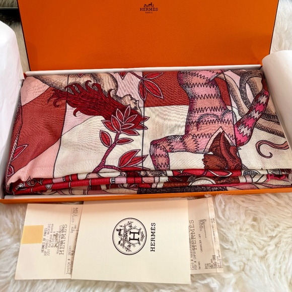 HERMÈS La Danse des Amazones shawl 140cm Cashmere Silk Scarf Rose Pink NWOT - Picture 2 of 9